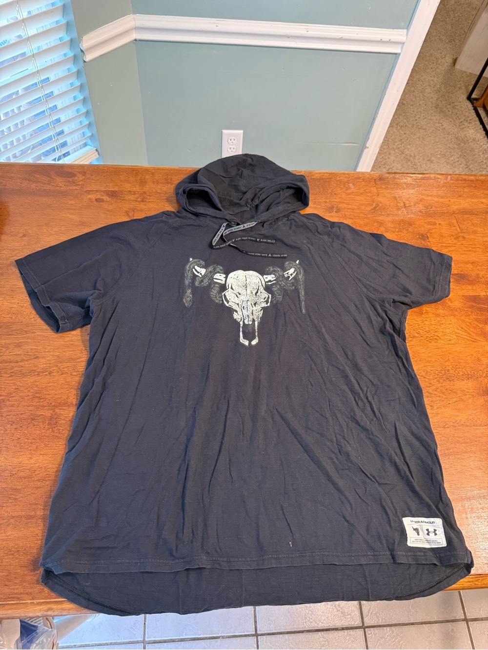 Under Armour Project Rock Short Sleeve Hoodie Men 3XL Black Bull Skull Graphic